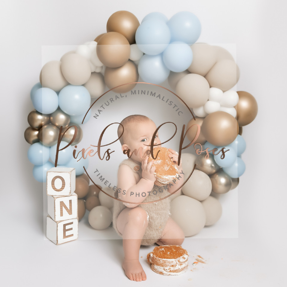 Light Blue balloon hoop for baby's first birthday cake smash session in Derby studio
