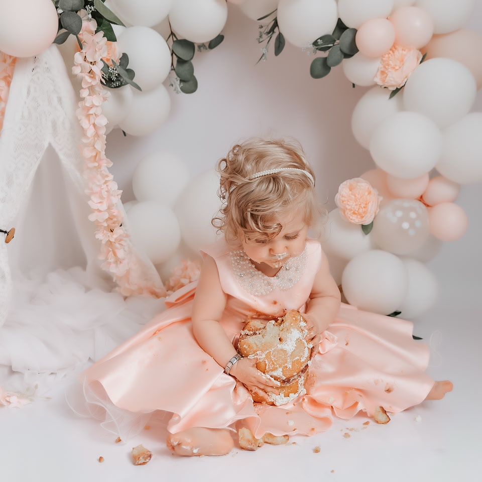 Cake-smash photoshoot